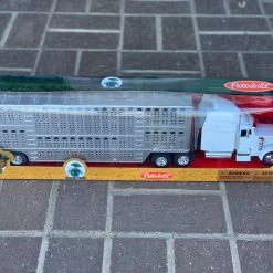 Guadalajara Western Wear Bigtime Rodeo PeterBilt Bull Hauler Play Set Toys / Juguetes