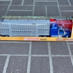 Guadalajara Western Wear Bigtime Rodeo Kenworth Bull Hauler Play Set Toys / Juguetes