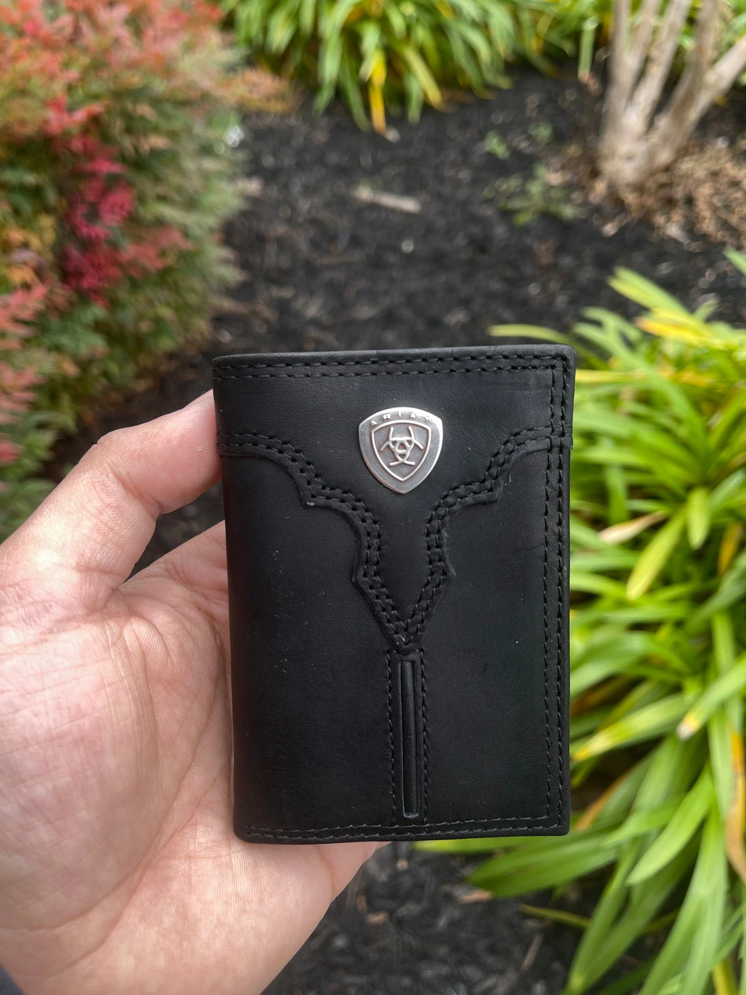 Guadalajara Western Wear Accessories Ariat Mens Black/Silver Tri-Fold Case 3 Guadalajara Western Wear Accessories Ariat Mens Black/Silver Tri-Fold Case