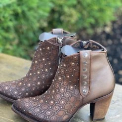 Guadalajara Western Wear Cuadra Barcelona Maple Leather White Ankle Boot